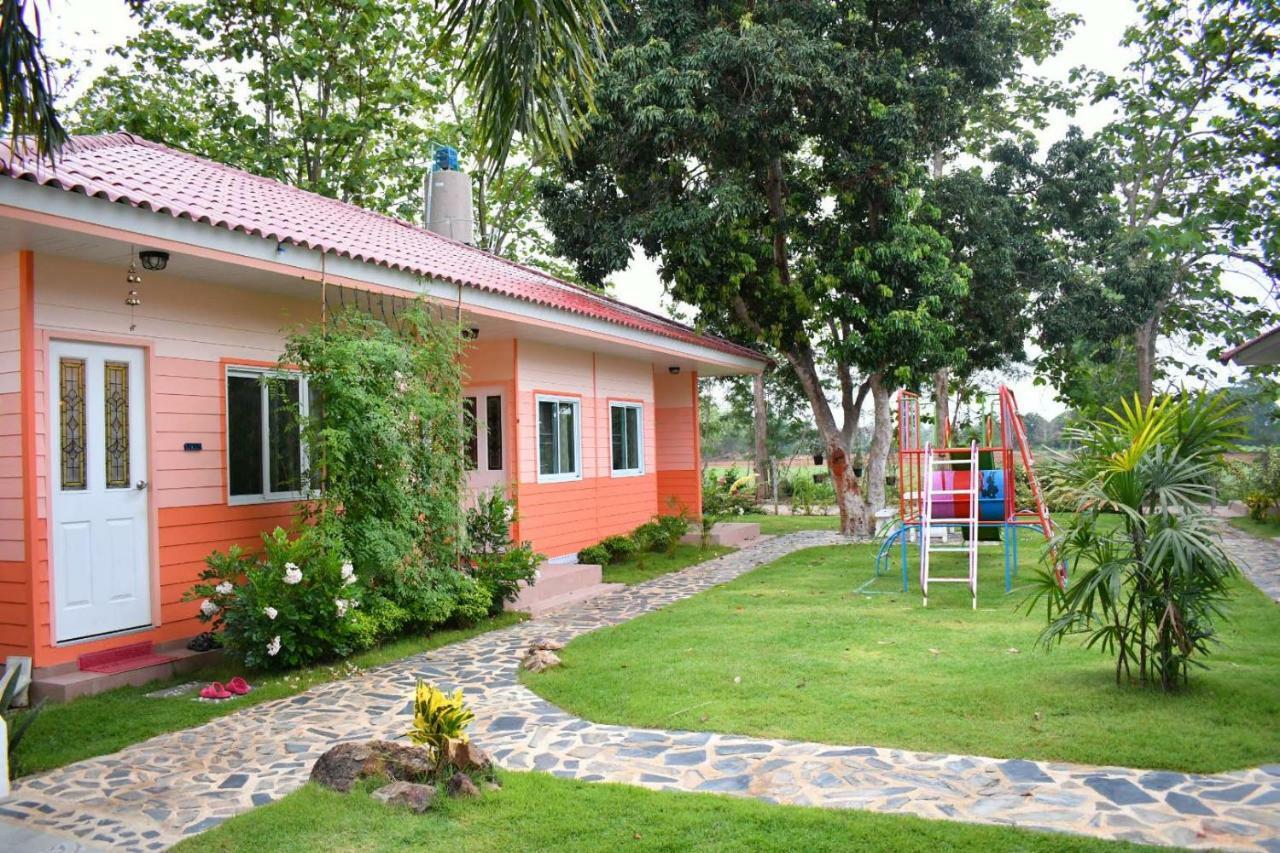 Rungnara Pool Villa San Sai Екстер'єр фото